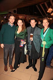 das Schauspielerehepaar Lisa Seitz und Max Tidof bei der Premiere des ersten Winterprogrammes 2020 des Circus Krone am 25.12.2019 (©Foto: Martin Schmitz)